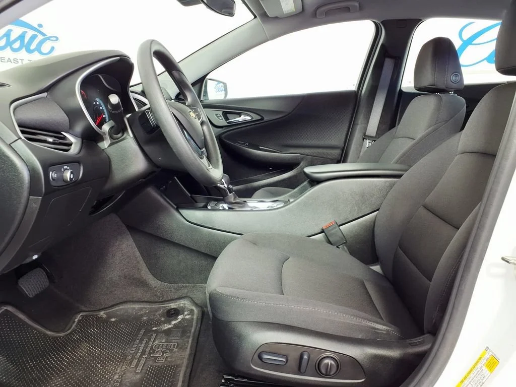 Used 2024 Summit White Chevrolet FL image 8