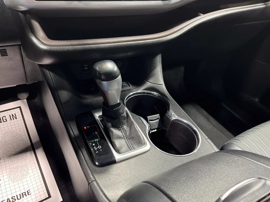 Used 2018 Blizzard Pearl Toyota LE Plus image 26