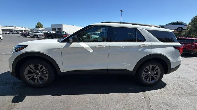 New 2027 White Ford 4DR 4WD ACTIVE image 7