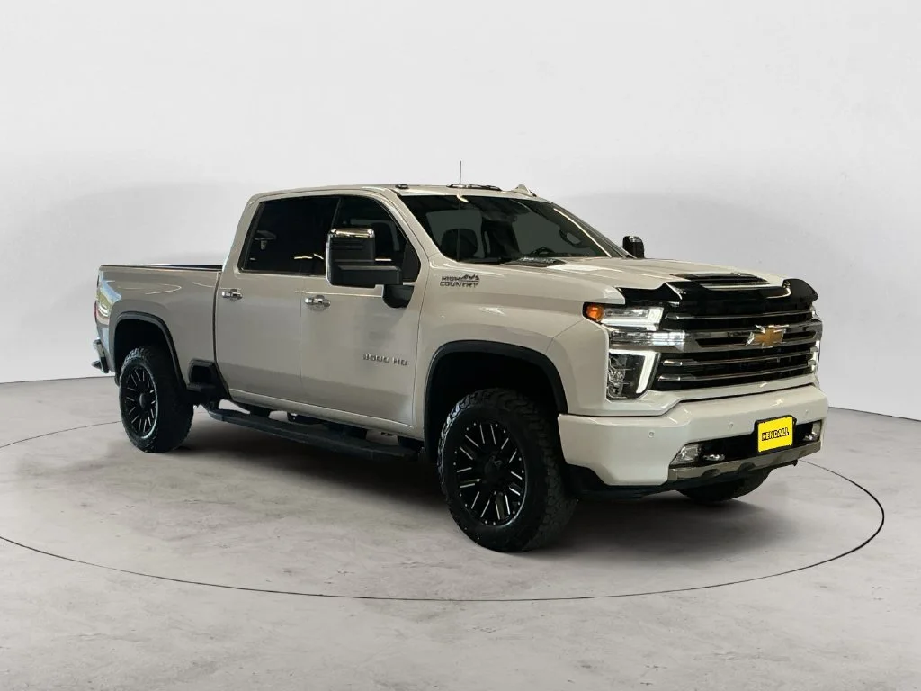 Used 2022 Iridescent Pearl Tricoat Chevrolet High Country image 5
