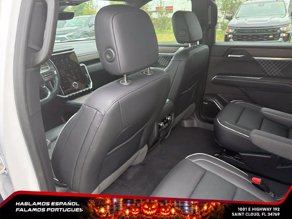 Used 2024 White Frost Tricoat GMC Denali image 24