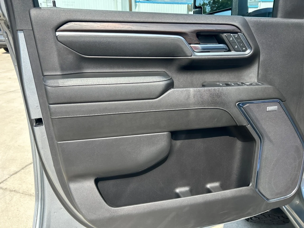 Used 2024 Sterling Metallic GMC SLT image 10