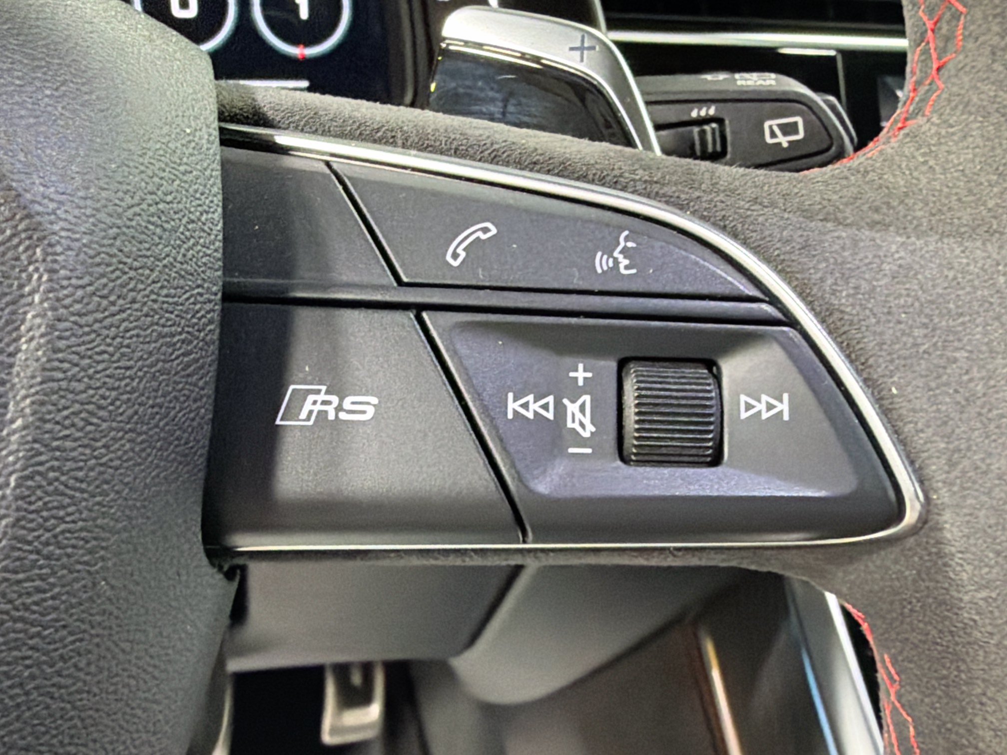 Used 2023 Navarra Blue Metallic Audi 4.0T image 37