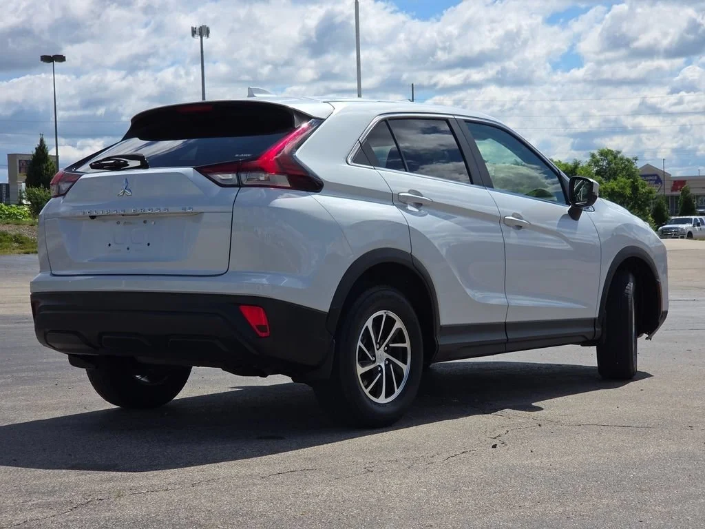 Used 2023 Diamond White Mitsubishi ES image 22