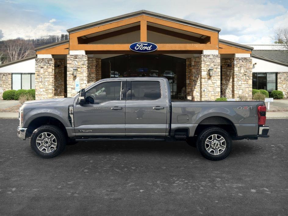 Used 2024 Gray Metallic Ford LARIAT image 7