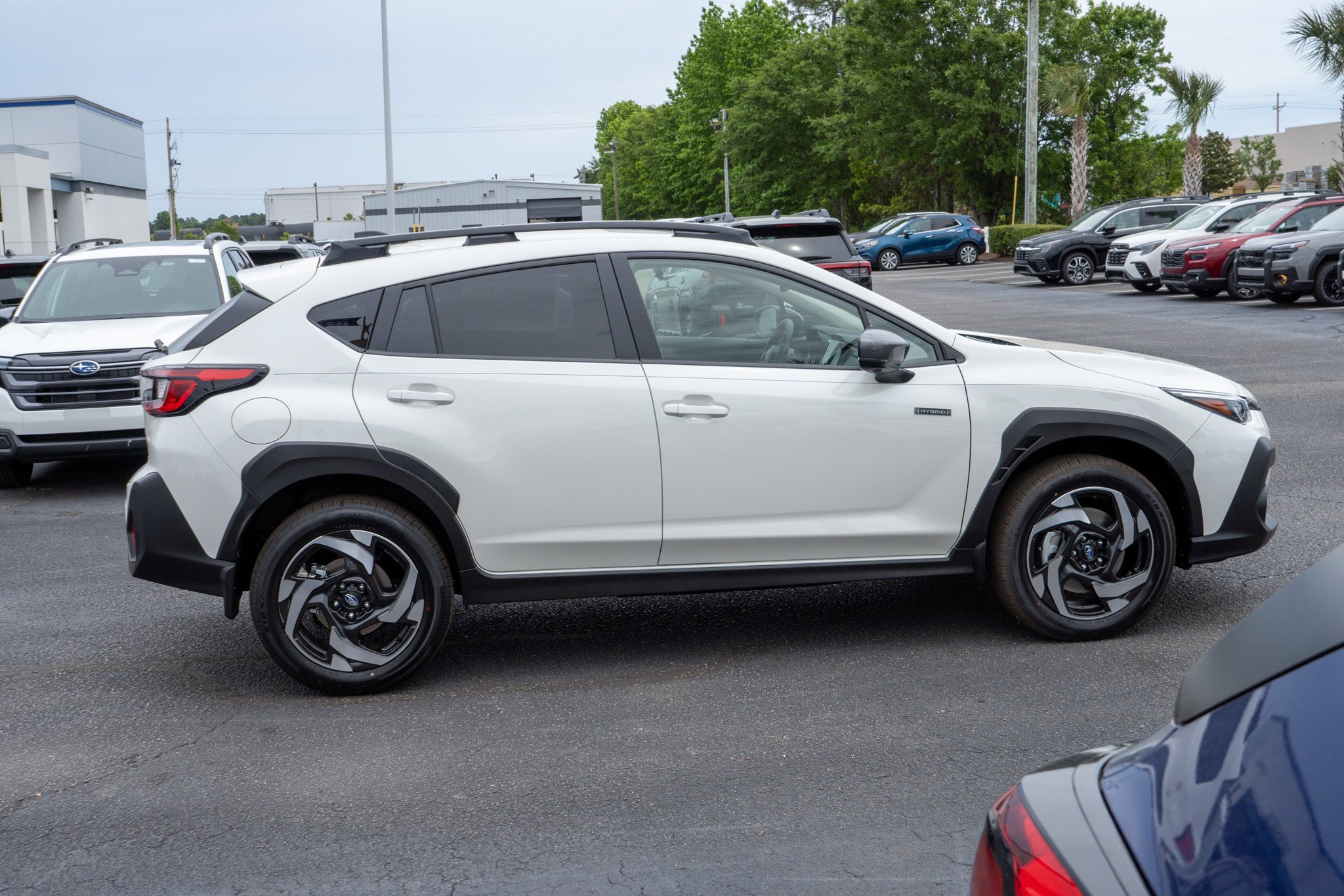New 2026 CRYSTAL WHITE PEARL Subaru Limited Hybrid image 2