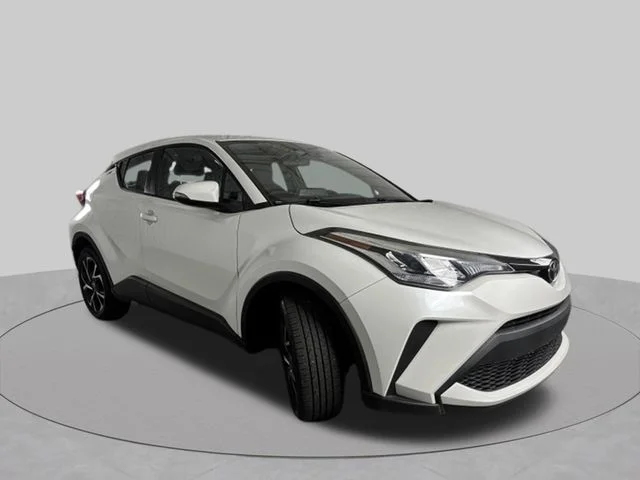 Used 2022 Pearl Toyota XLE image 4