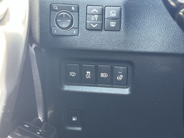 Used 2021  Lexus 460 Luxury image 30