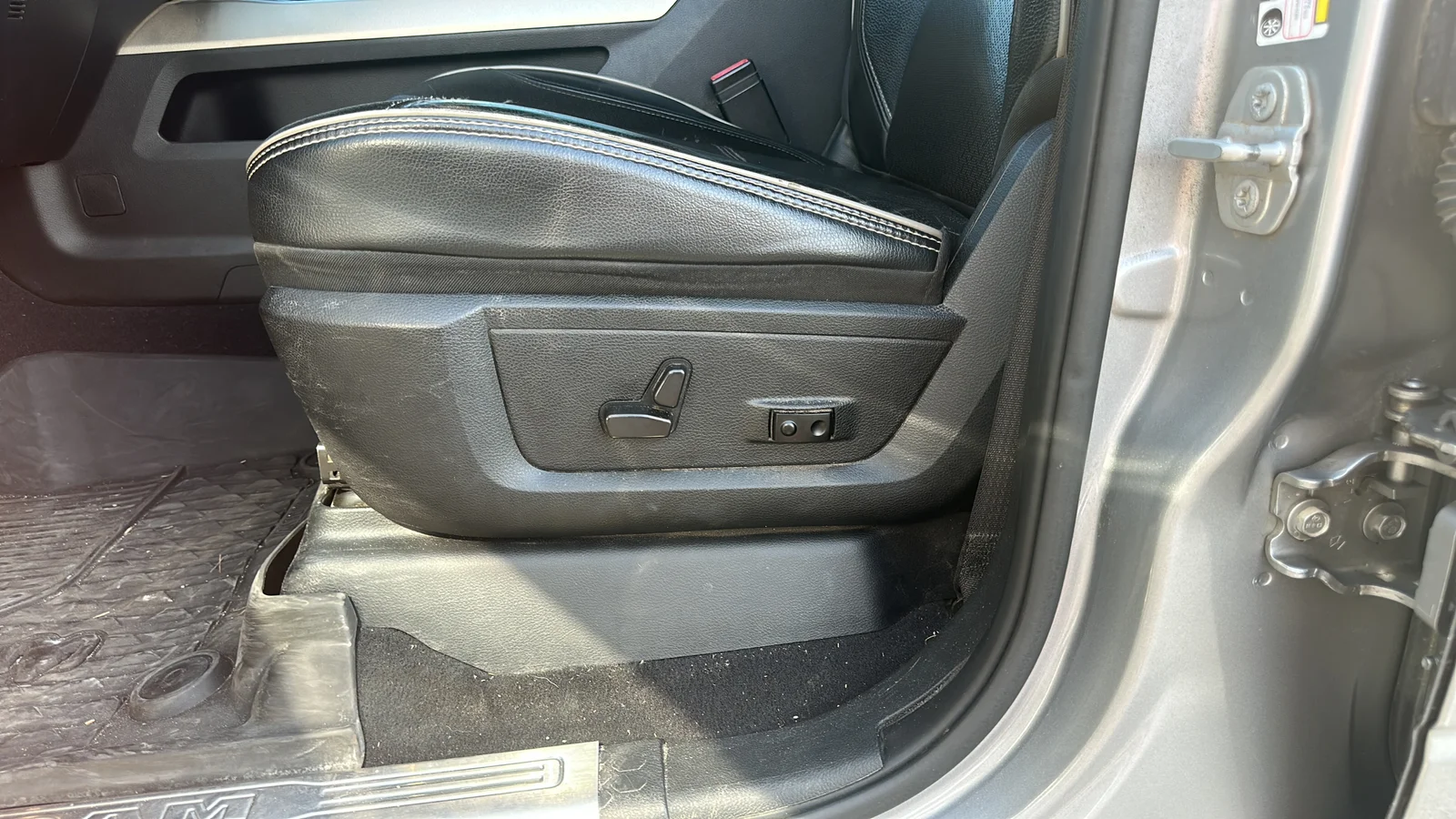 Used 2021 Silver Ram Laramie image 10
