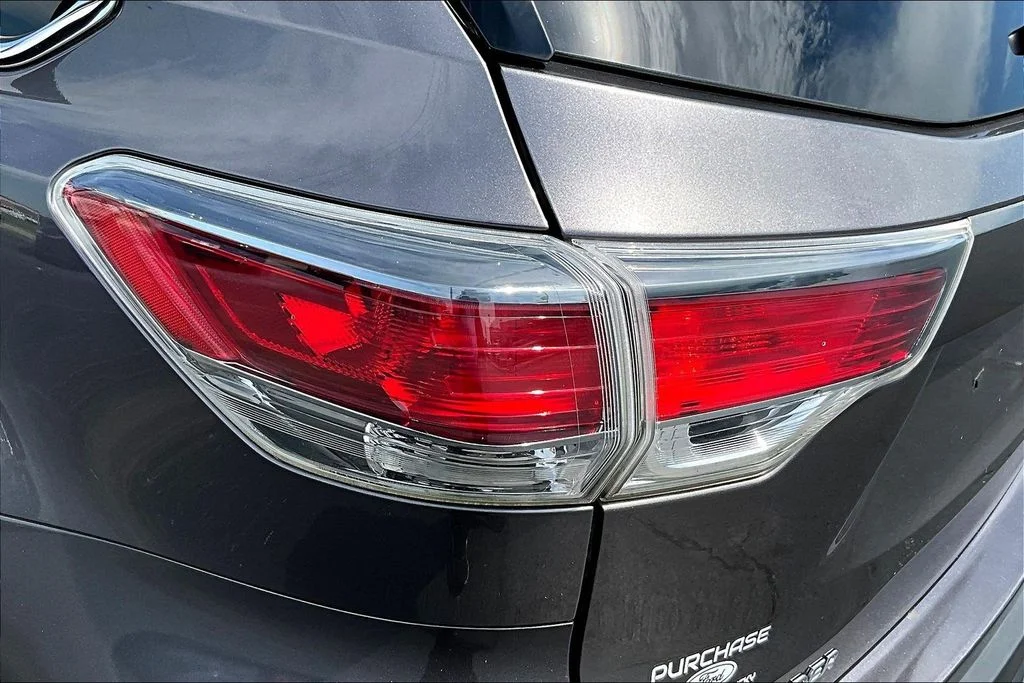 Used 2015 Predawn Gray Mica Toyota XLE V6 image 25