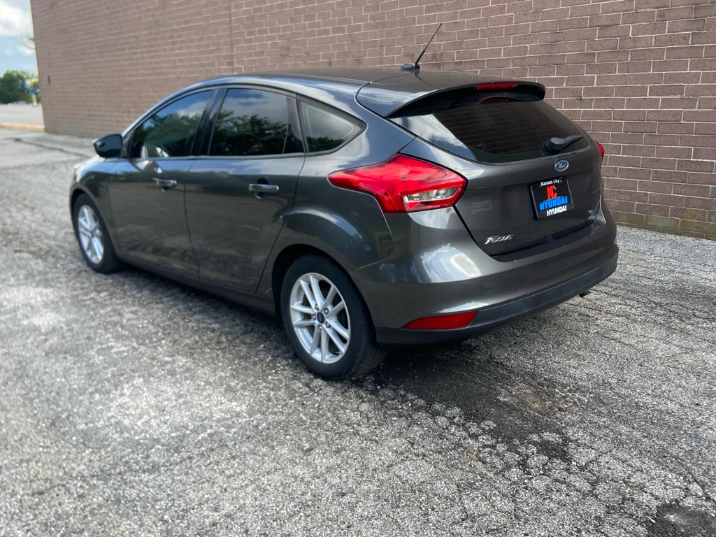 Used 2017 Magnetic Metallic Ford SE image 3