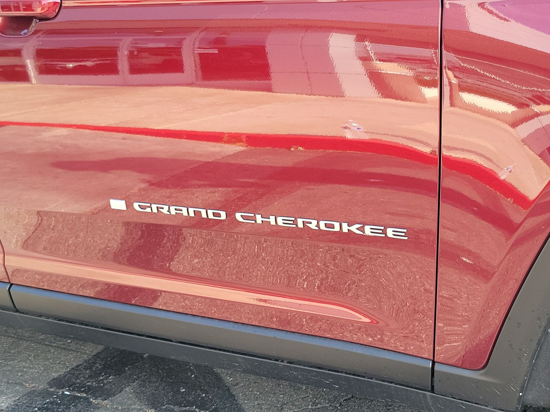 New 2026 Velvet Red Pearl-Coat Exterior Paint Jeep Laredo image 21