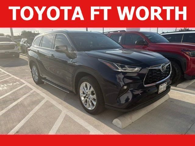 Used 2025  Toyota Limited image 1