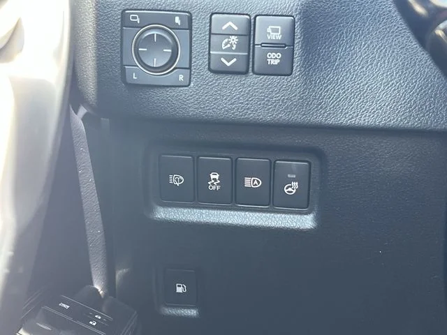 Used 2021  Lexus 460 Luxury image 30