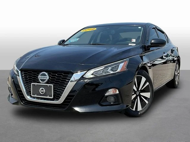 Used 2019 Black Nissan 2.5 SL image 3