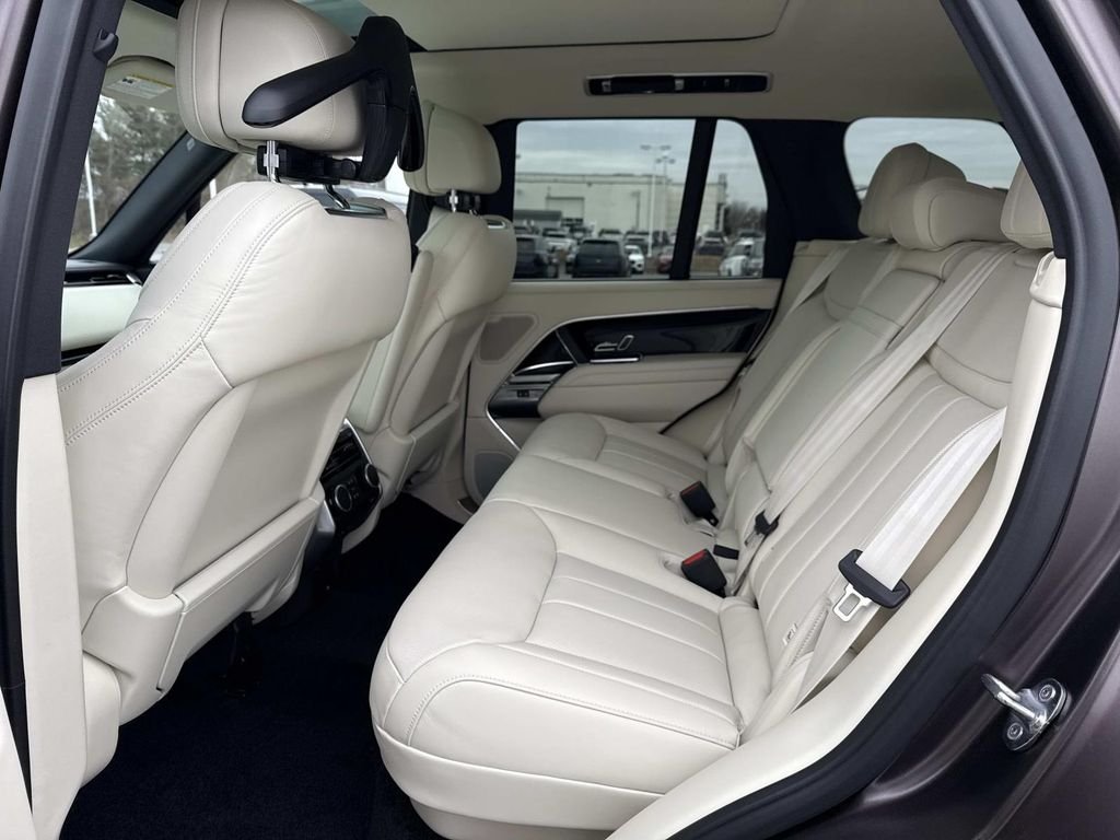 New 2026 Tourmaline Brown in Satin finish Land Rover SE image 16