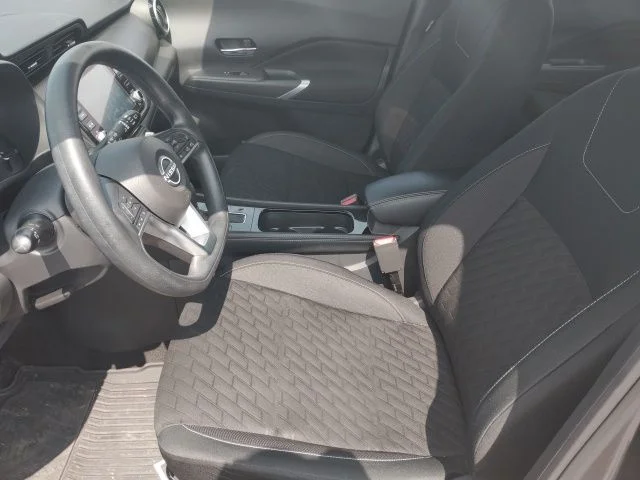 Used 2024 Gray Nissan SV image 5