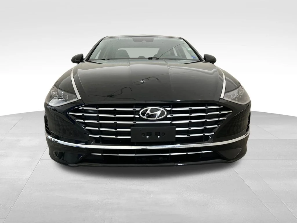 Used 2023 Black Hyundai SEL image 9