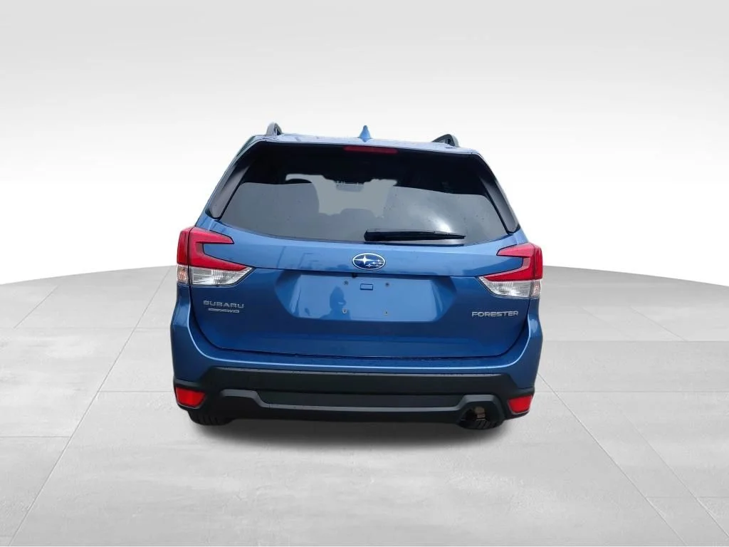 Used 2023 Horizon Blue Pearl Subaru Premium image 12