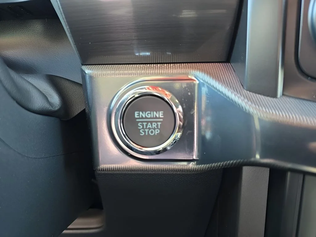 New 2025 Iconic Silver Metallic Ford Lariat® image 18