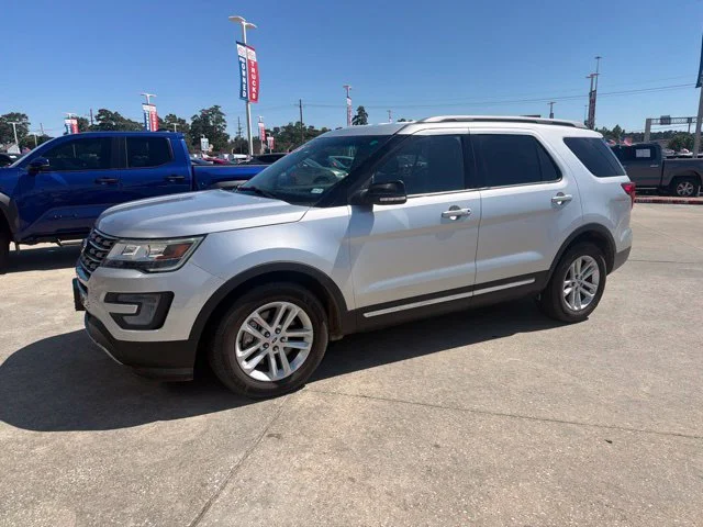 Used 2017 Ingot Silver Ford XLT image 1