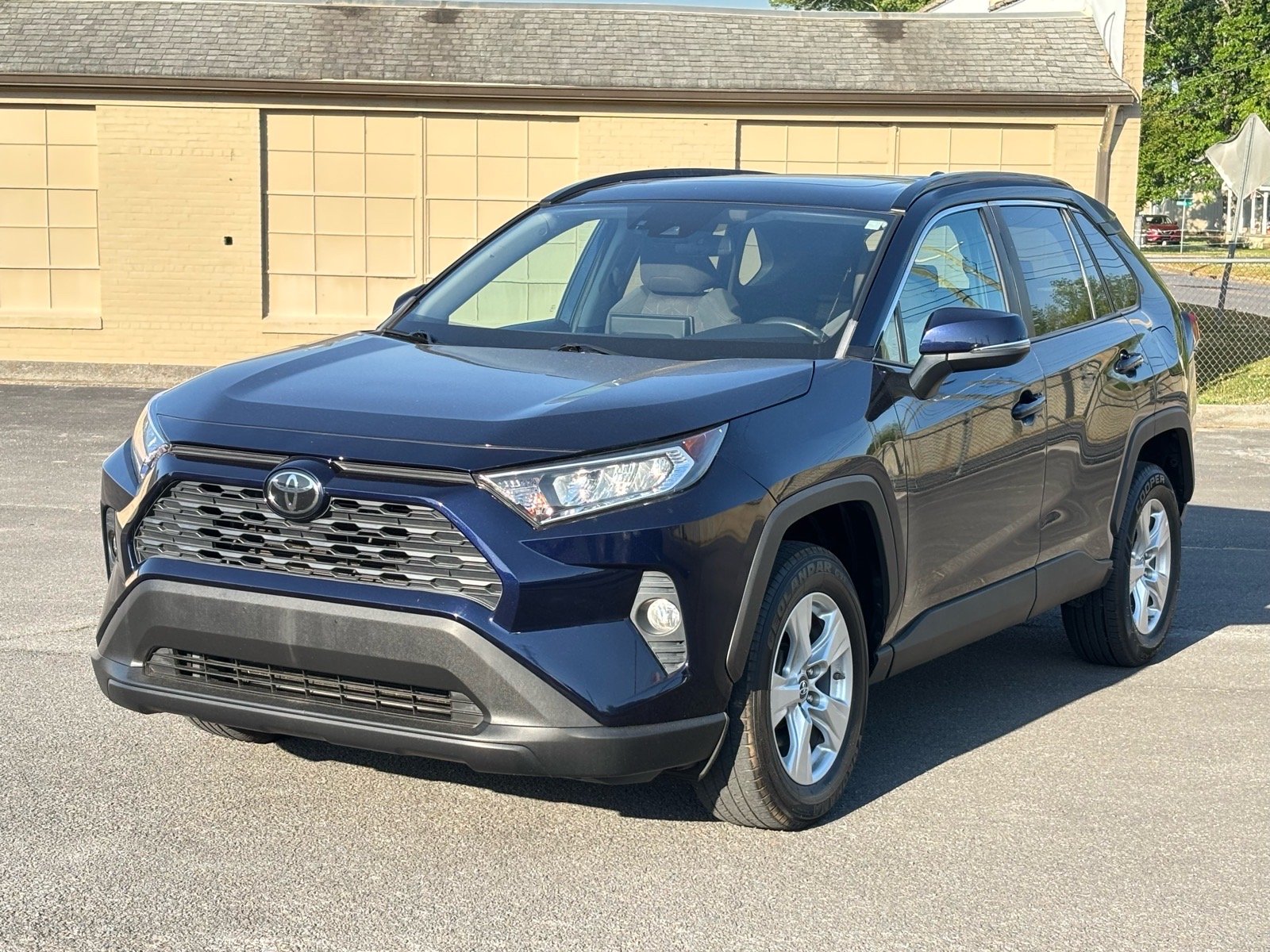 Used 2019 Toyota RAV4 XLE with VIN 2T3P1RFVXKC006035 for sale in Calhoun, GA