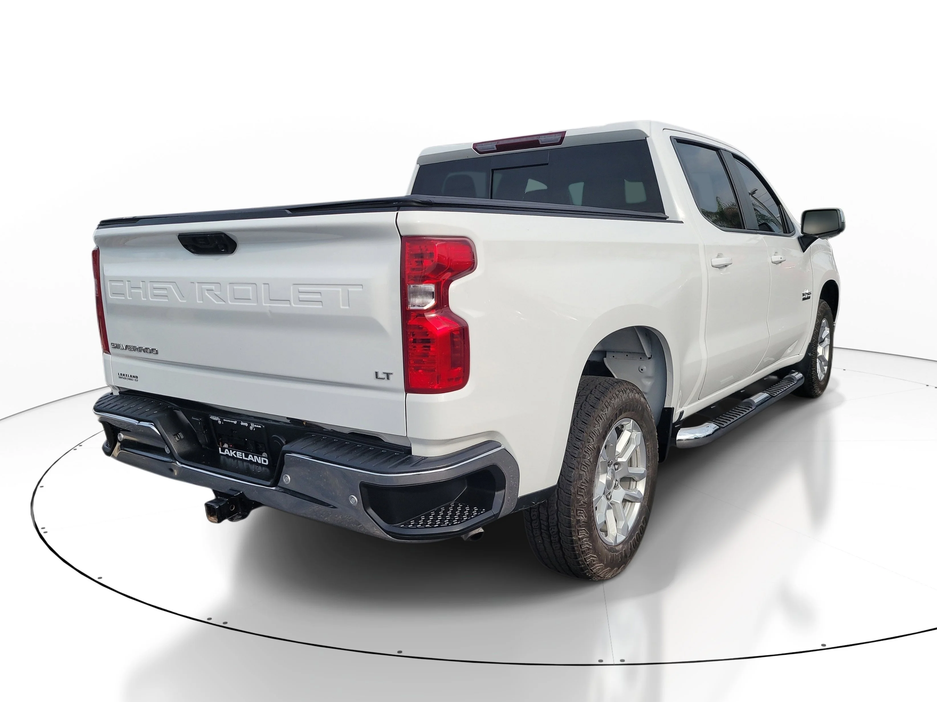 Used 2024 Summit White Chevrolet LT image 4