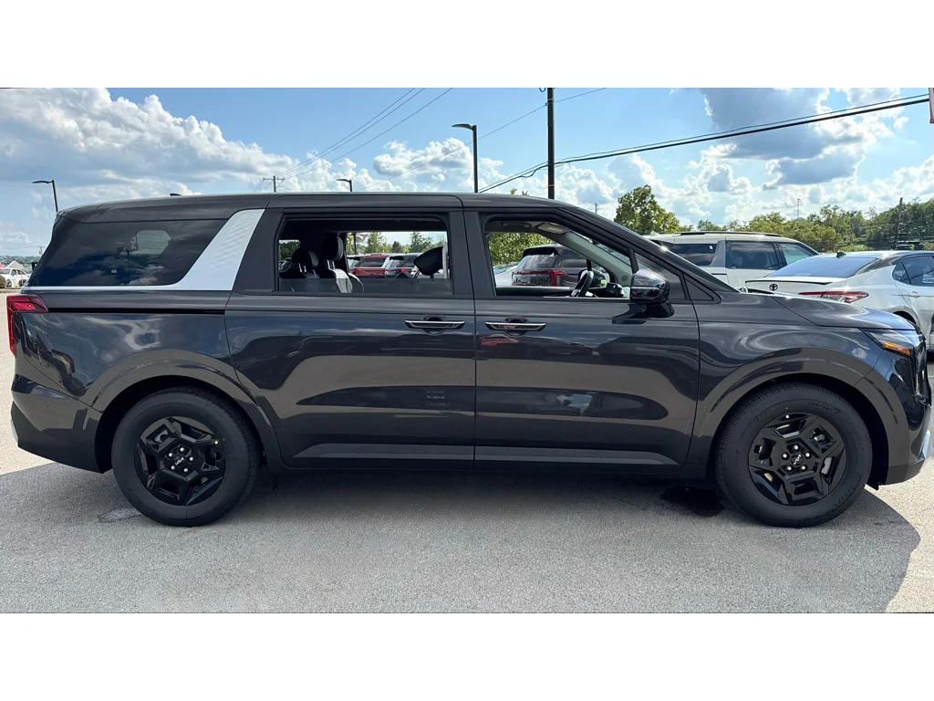 New 2027 Gry Kia LX image 3