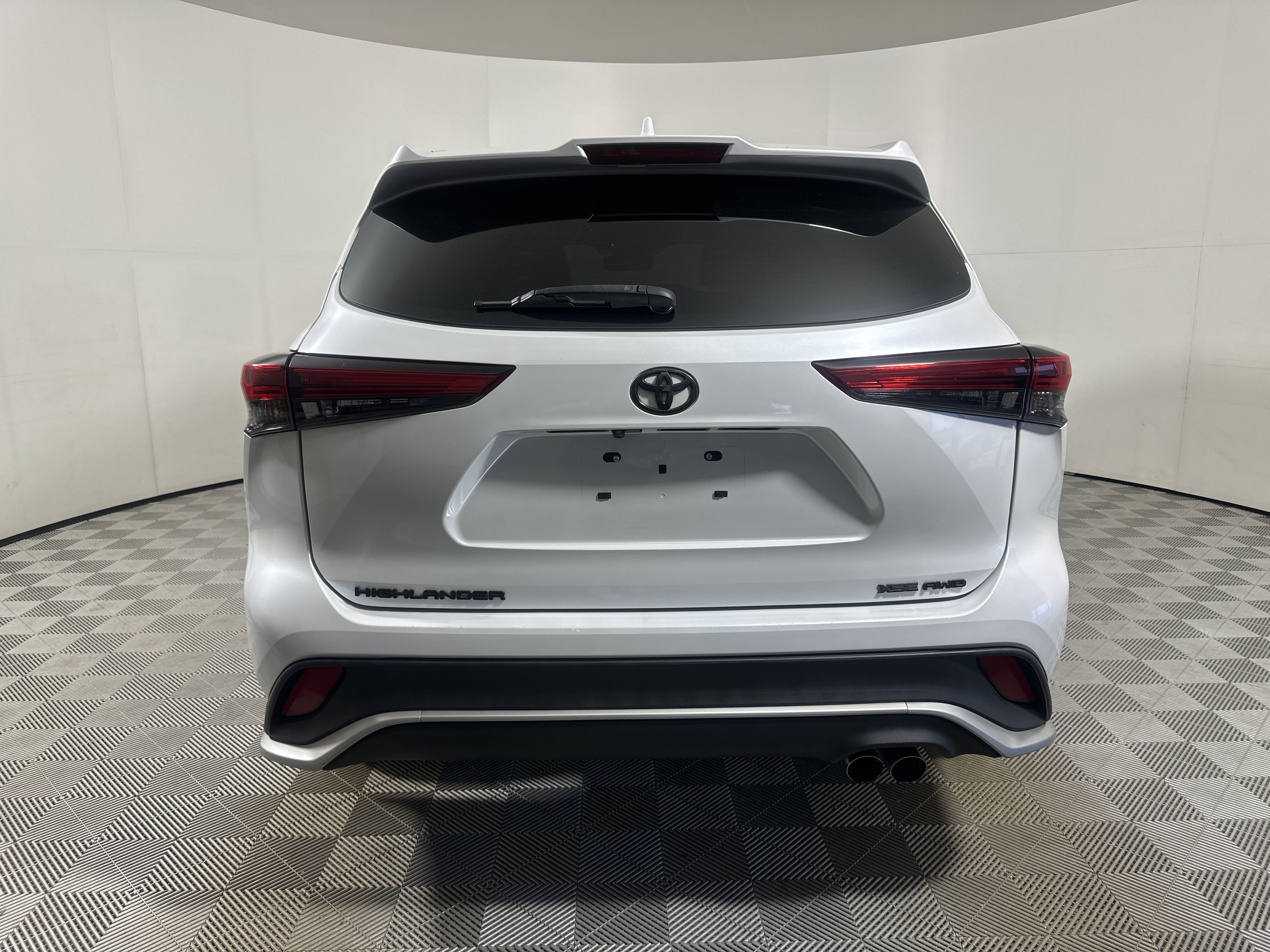 Used 2022 White Toyota XSE image 6