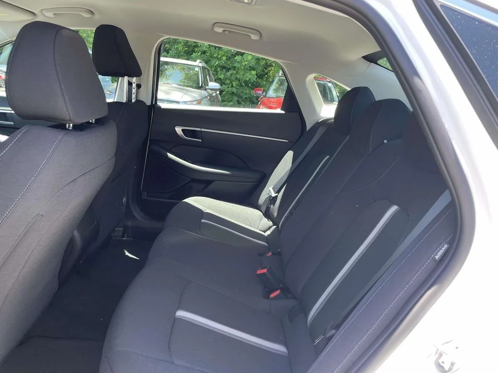 New 2026 White Hyundai SE image 10