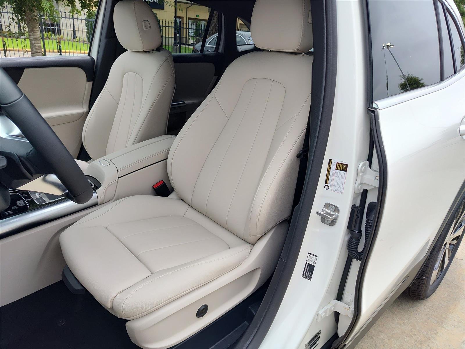 New 2026 Polar White Mercedes-Benz GLA 250 image 6