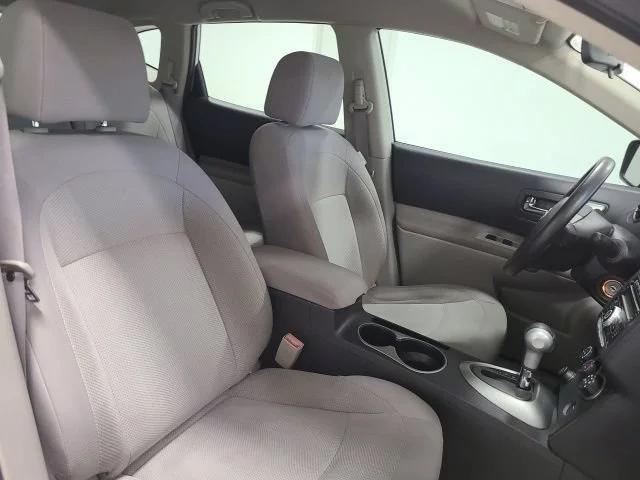 Used 2011 Brilliant Silver Nissan S image 11