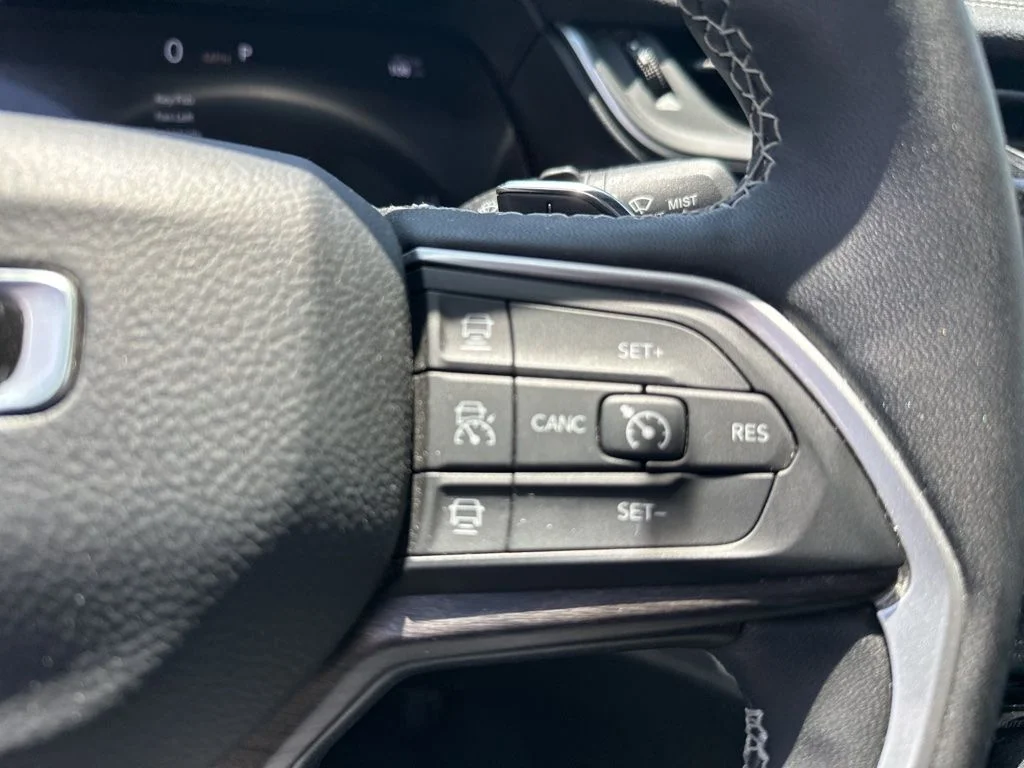 Used 2023 White/off-white Jeep Limited image 15