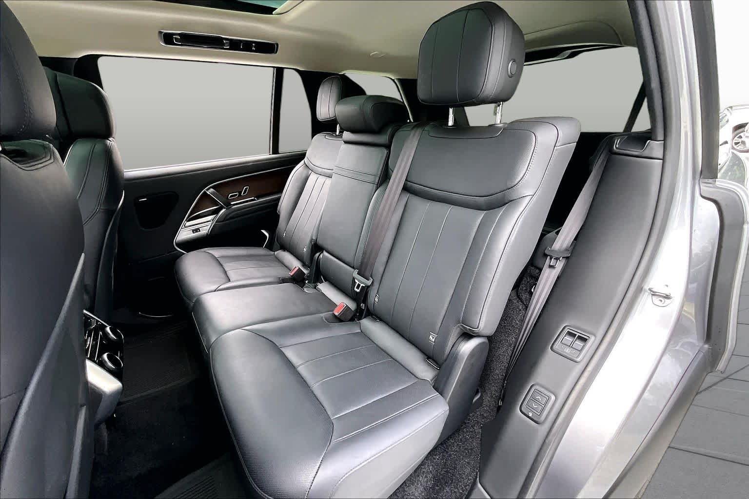 Used 2025 Charente Grey Premium Metallic Land Rover SE image 20
