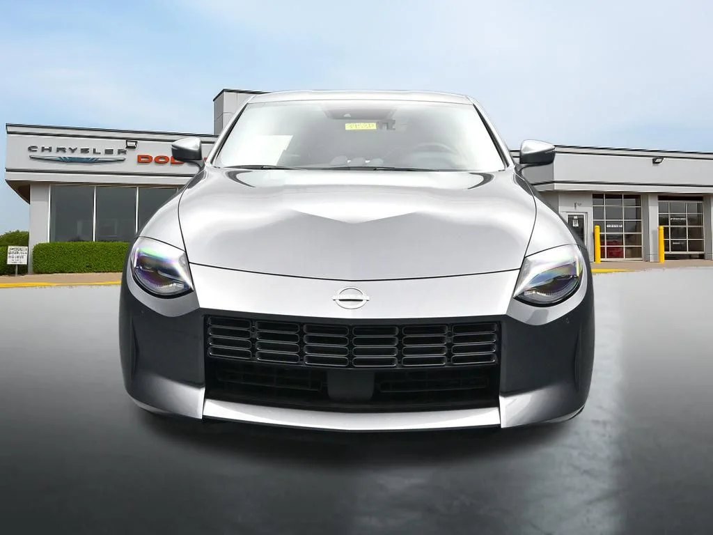 Used 2025 Gray Nissan Performance image 8