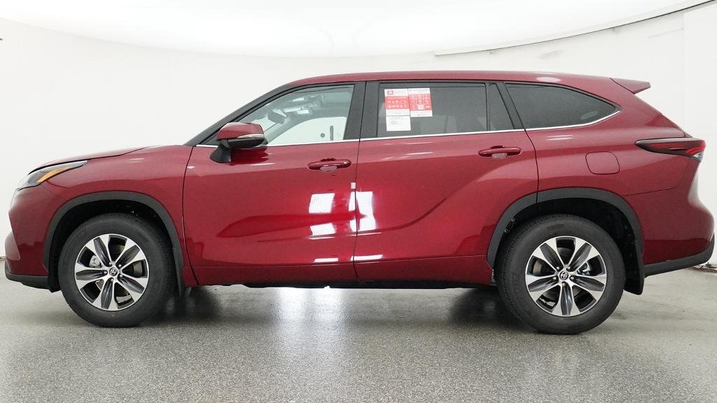 New 2026 Ruby Flare Pearl Toyota XLE image 2