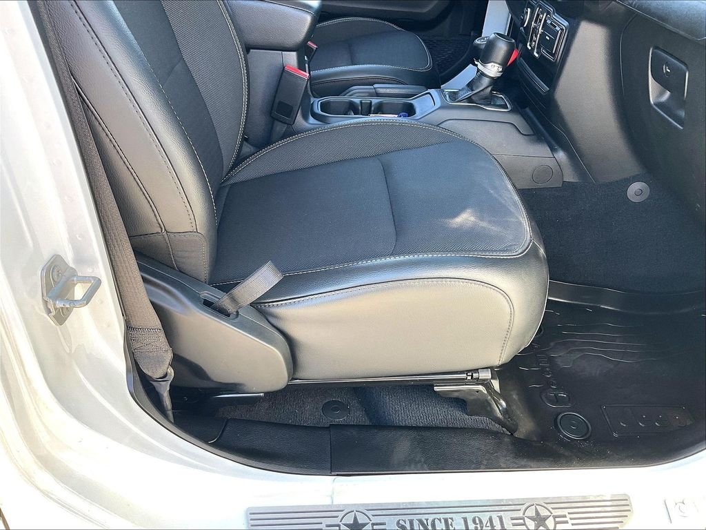Used 2023 Bright White Clearcoat Jeep  image 33