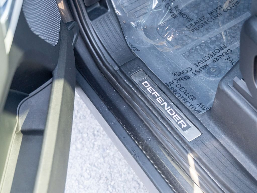 Used 2022 Gray Land Rover X-Dynamic SE image 16