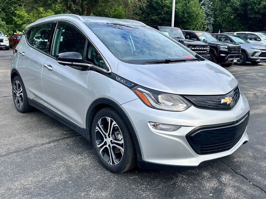 Used 2020 Chevrolet Bolt EV Premier with VIN 1G1FZ6S0XL4108213 for sale in Greenfield, WI
