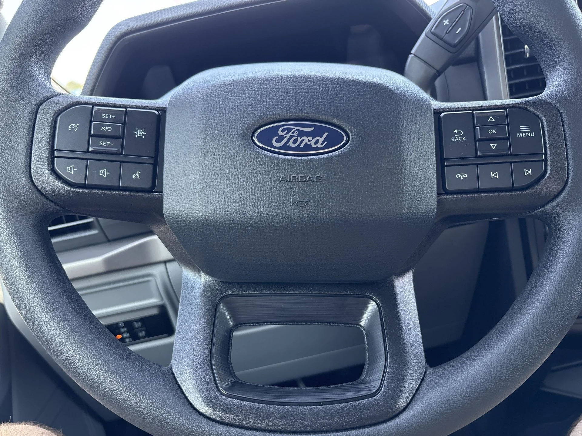 New 2026 Oxford White Ford XLT image 9