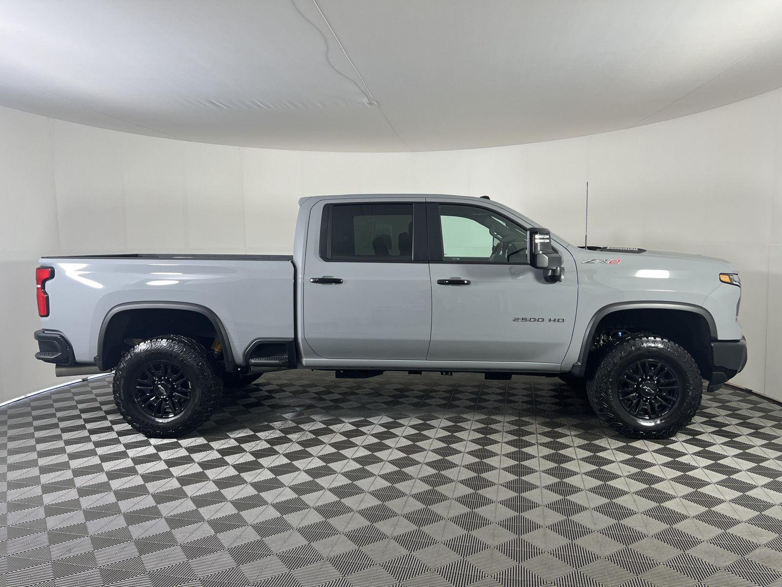 Used 2024 Slate Gray Metallic Chevrolet ZR2 image 27