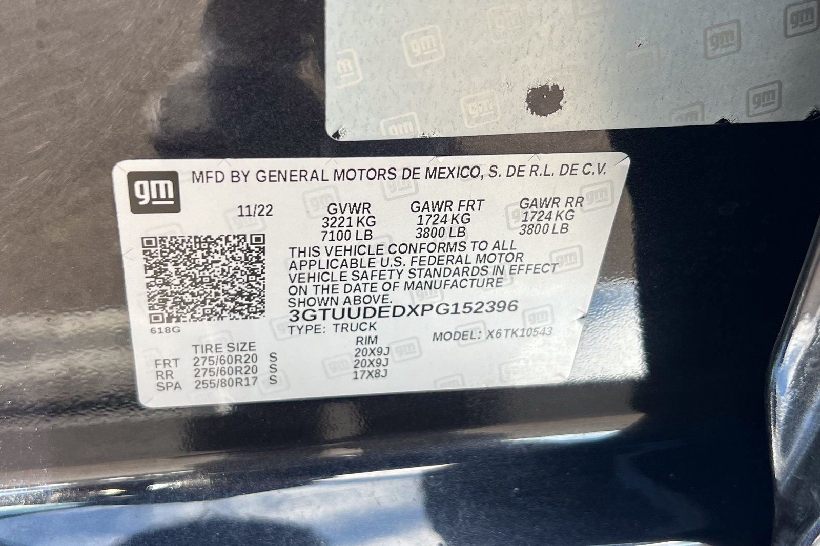 Used 2023 Silver GMC SLT image 33