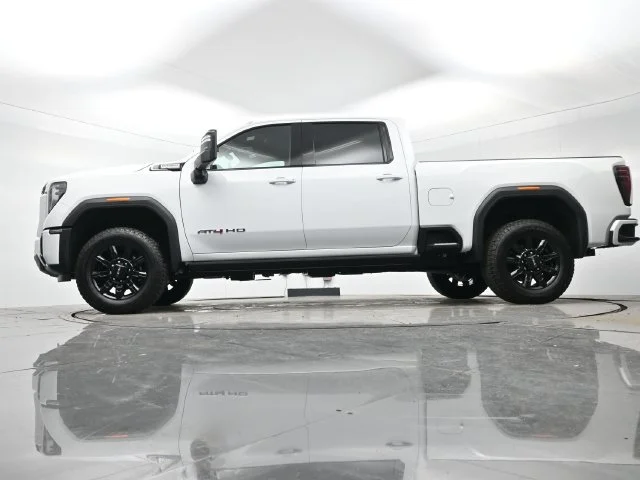 Used 2025 Summit White GMC AT4 image 28