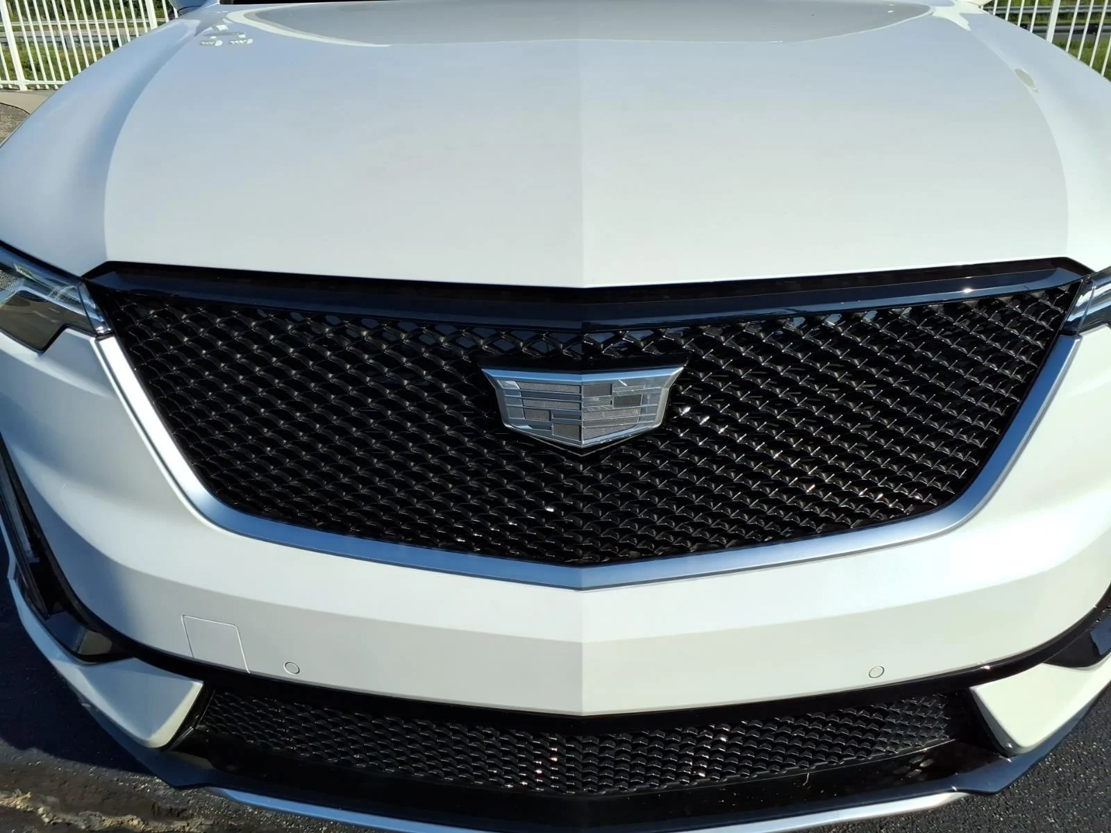 Used 2022 Crystal White Tricoat Cadillac Sport image 16
