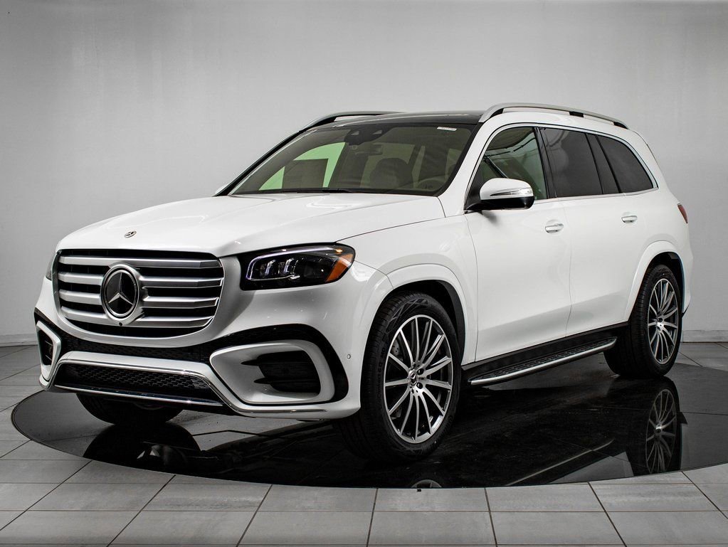 New 2026 MANUFAKTUR Moonlight White Metallic Mercedes-Benz GLS 450 image 1
