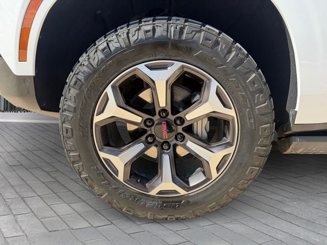 Used 2026 White GMC AT4 image 9