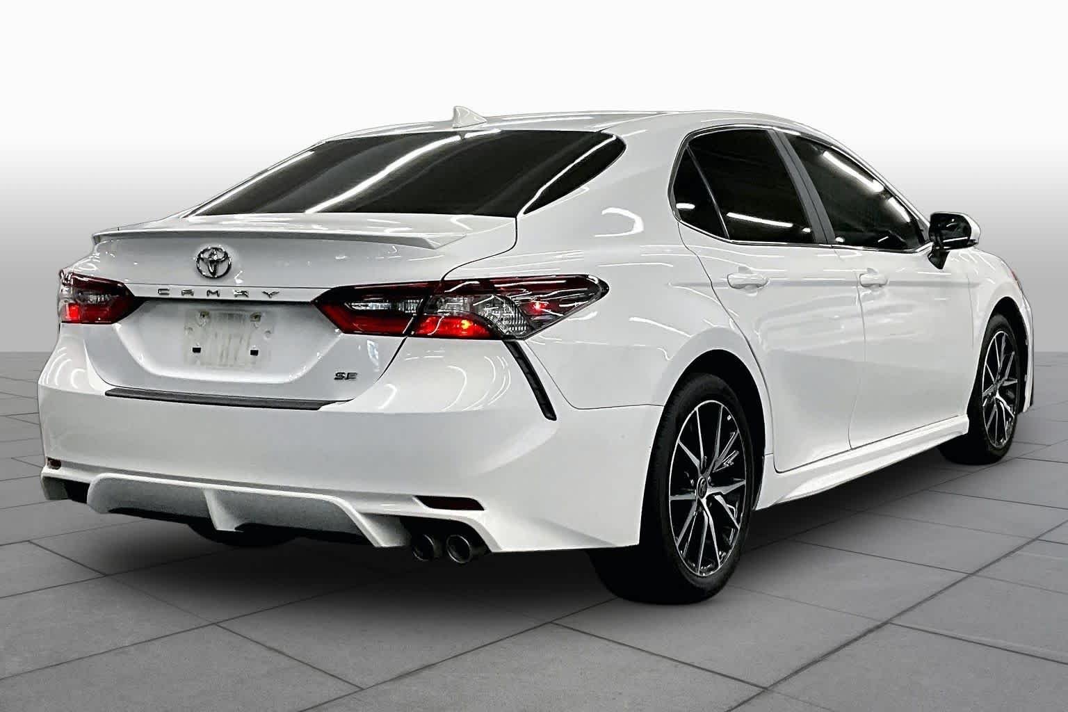 Used 2024 Ice Cap Toyota SE image 12