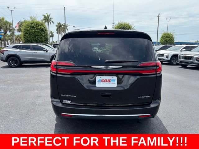 Used 2023 Brilliant Black Chrysler Limited image 5