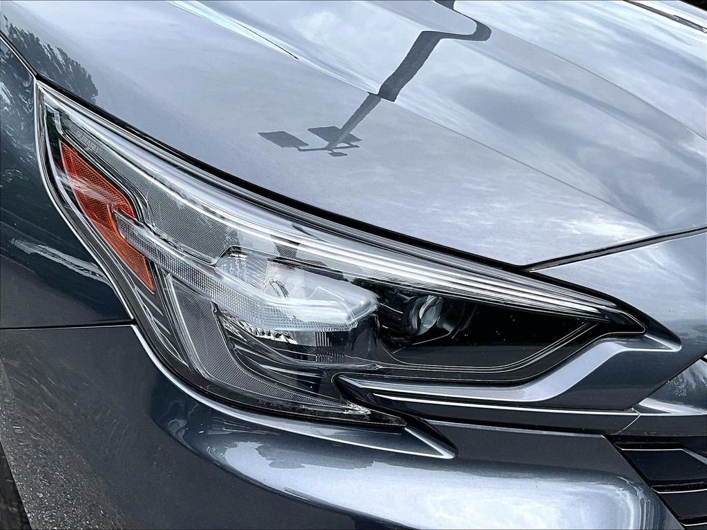 Used 2025 Magnetite Gray Metallic Subaru Premium image 32