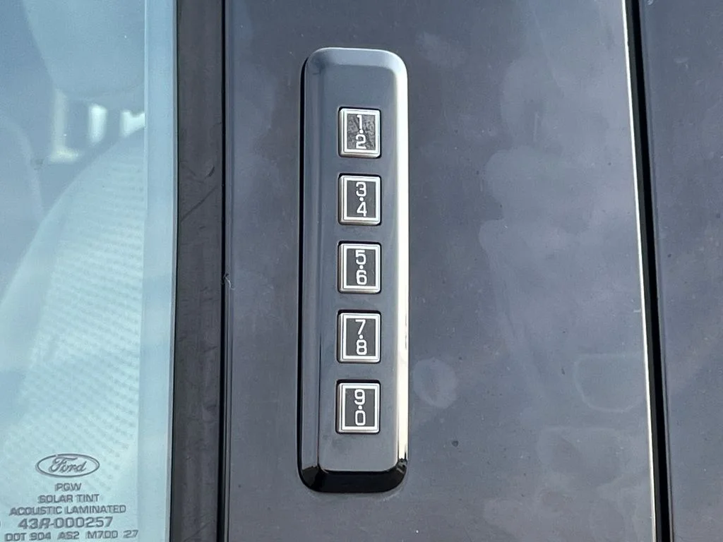 Used 2018 Black Ford XLT image 9